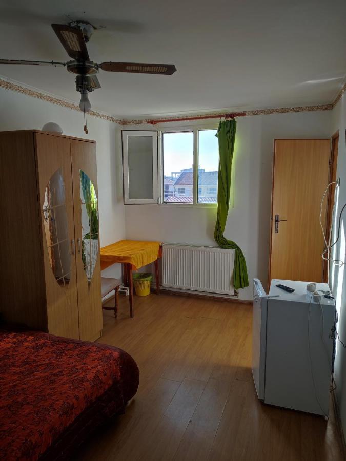 Hostel Emy Camere Cu Baie Proprie Aproape De Plaja 3 Papuci Constança Exterior foto
